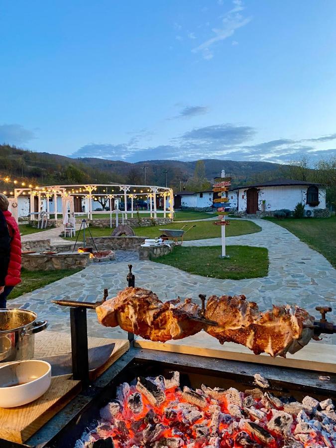 Satul Cu Flori Hotel Buzau Ngoại thất bức ảnh