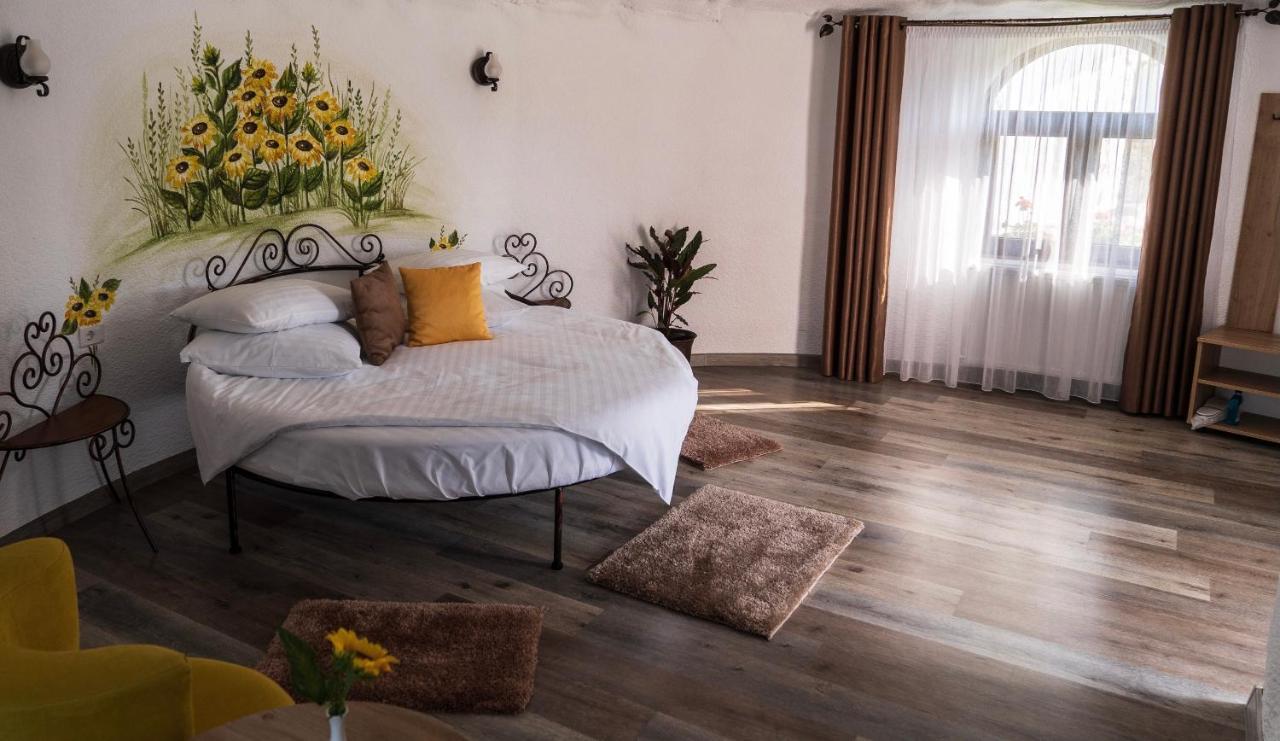 Satul Cu Flori Hotel Buzau Ngoại thất bức ảnh