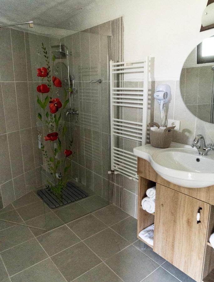 Satul Cu Flori Hotel Buzau Ngoại thất bức ảnh